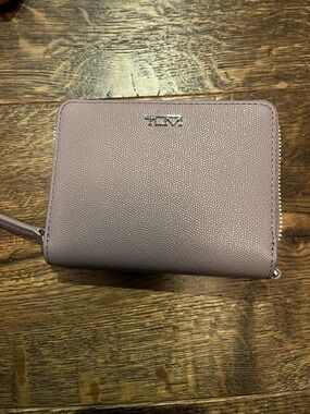 NWOT Tumi Tri-Fold Zip Around Wallet